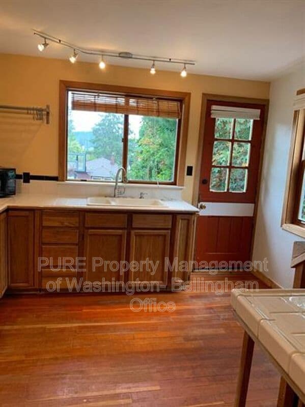 Building Photo - 520 S 3rd St