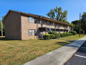 Building Photo - Newly Renovated 1 Bedroom, available Mid A...