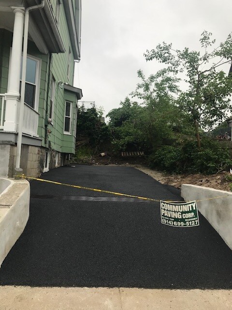 Building Photo - 37 Poningo St