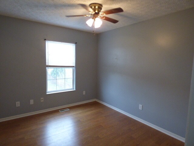 Building Photo - Brice Green 3 BR Condo!