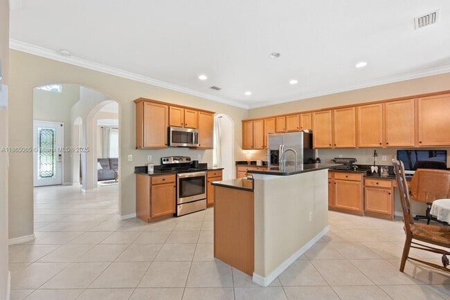 Building Photo - 2330 Heydon Cir E