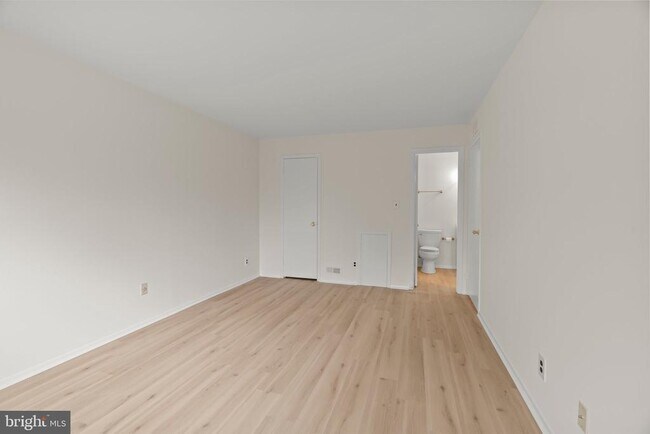 Building Photo - 330B Delancey Pl