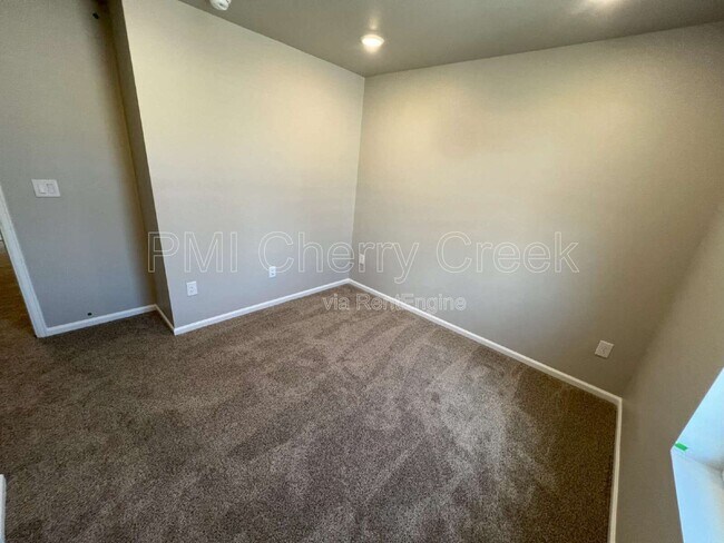 Building Photo - 741 N Tempe St