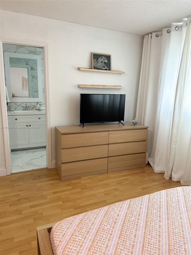 Building Photo - 1937 Sans Souci Blvd