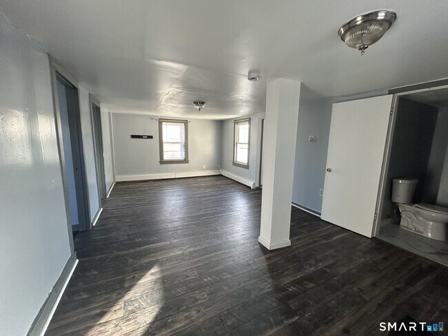 Building Photo - 288 Litchfield St