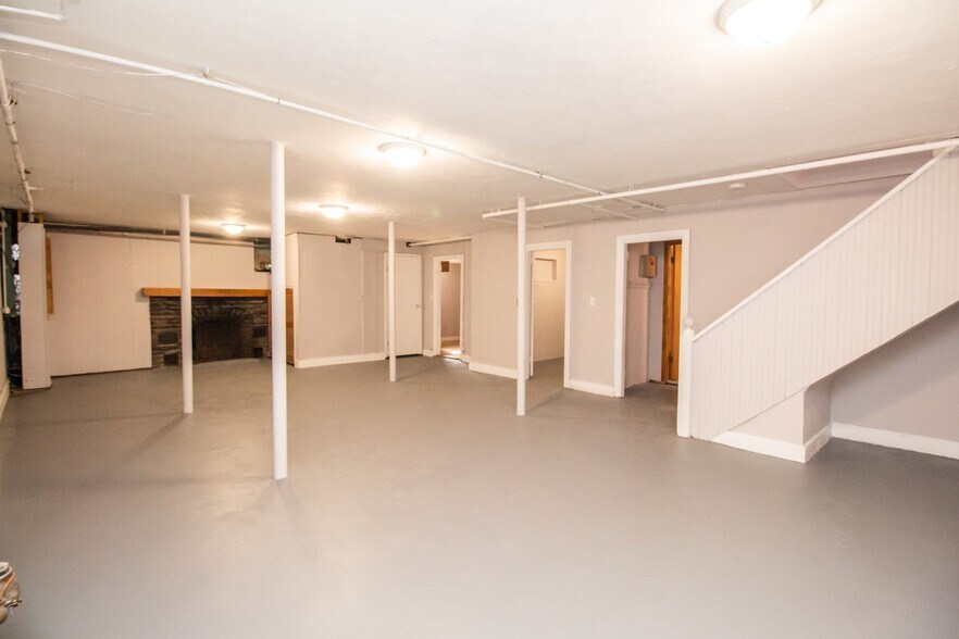 Building Photo - 1165 W Boylston St