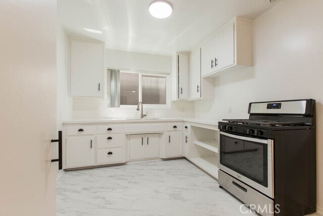 Building Photo - 930 N Stanley Ave