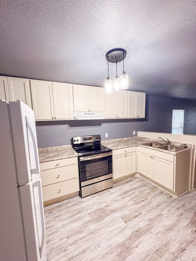 Building Photo - 806 S 22nd St