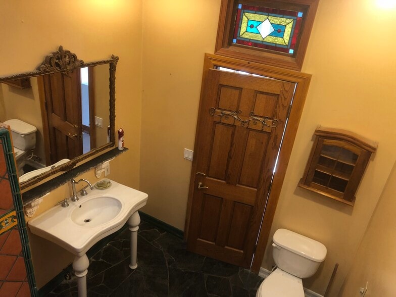 Upstairs Bathroom - 28921 Crest Dr