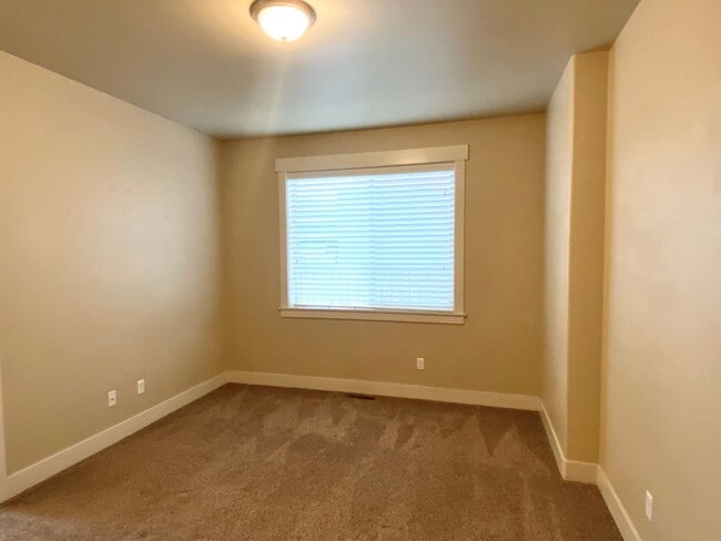 Building Photo - Single-Story Living! 3 BR - 2 BA with open...