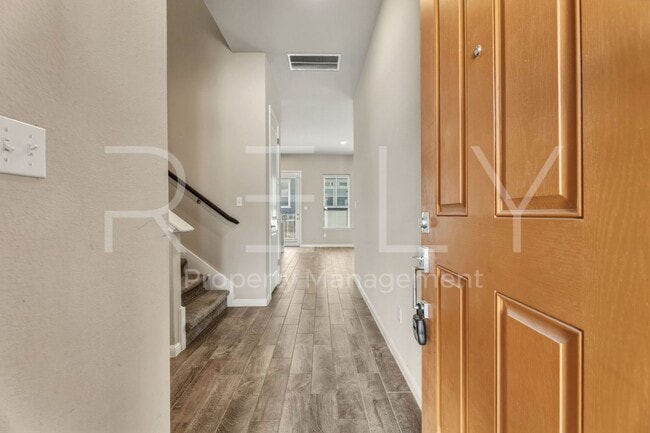 Building Photo - 1015 Vista View Dr