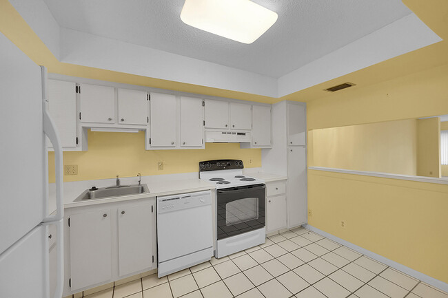Building Photo - 3154 Via Poinciana