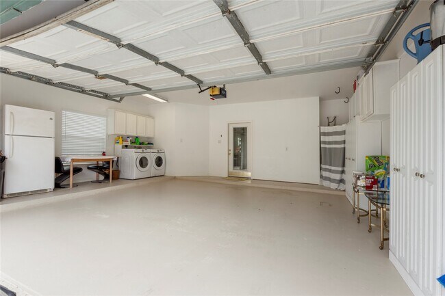 Building Photo - 457 Mariners Dr