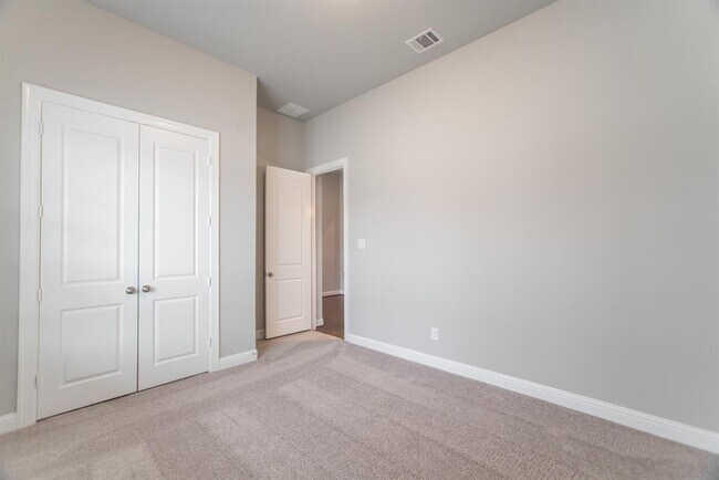 Building Photo - 2344 Goldenglade Dr