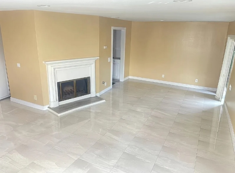 Building Photo - 660 Golden Springs Dr