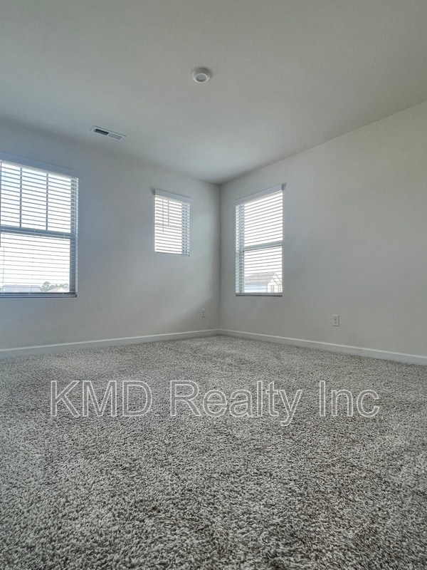 Building Photo - 8411 Flint Hill Dr