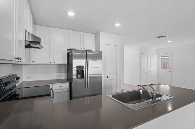 Building Photo - 910 Stricker Path