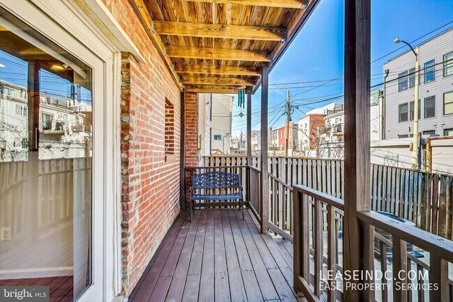 Building Photo - 535 Gresham Pl NW
