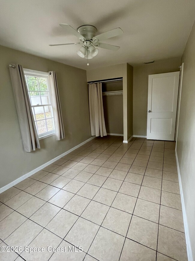 Building Photo - 27 Seminole Dr