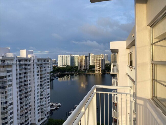 Building Photo - 18031 Biscayne Blvd