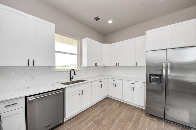 Building Photo - 11141 Rd 5503