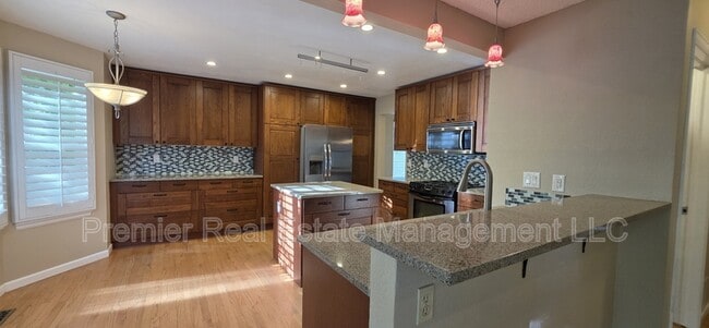 Building Photo - 572 W Jamison Pl