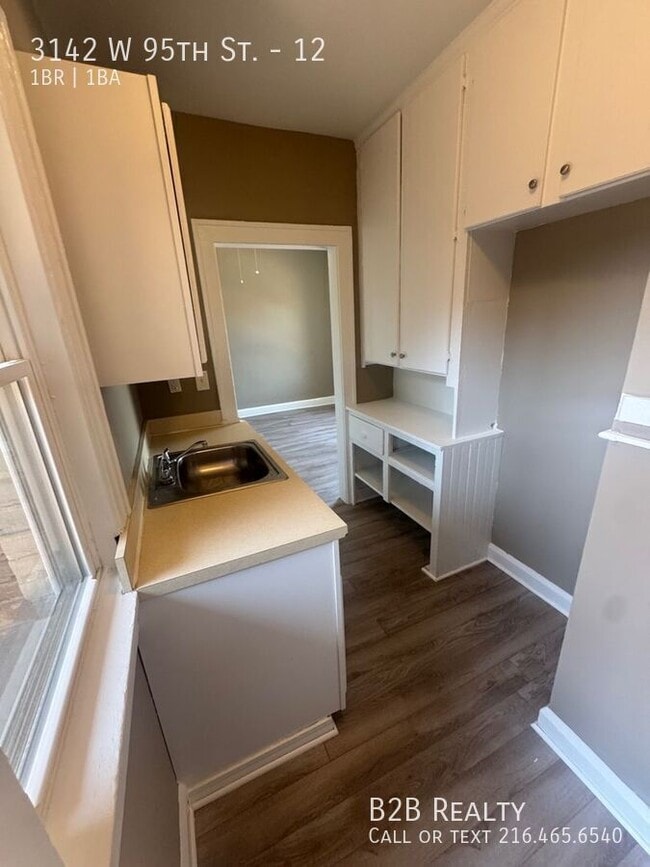 Building Photo - 3142 W 95th St