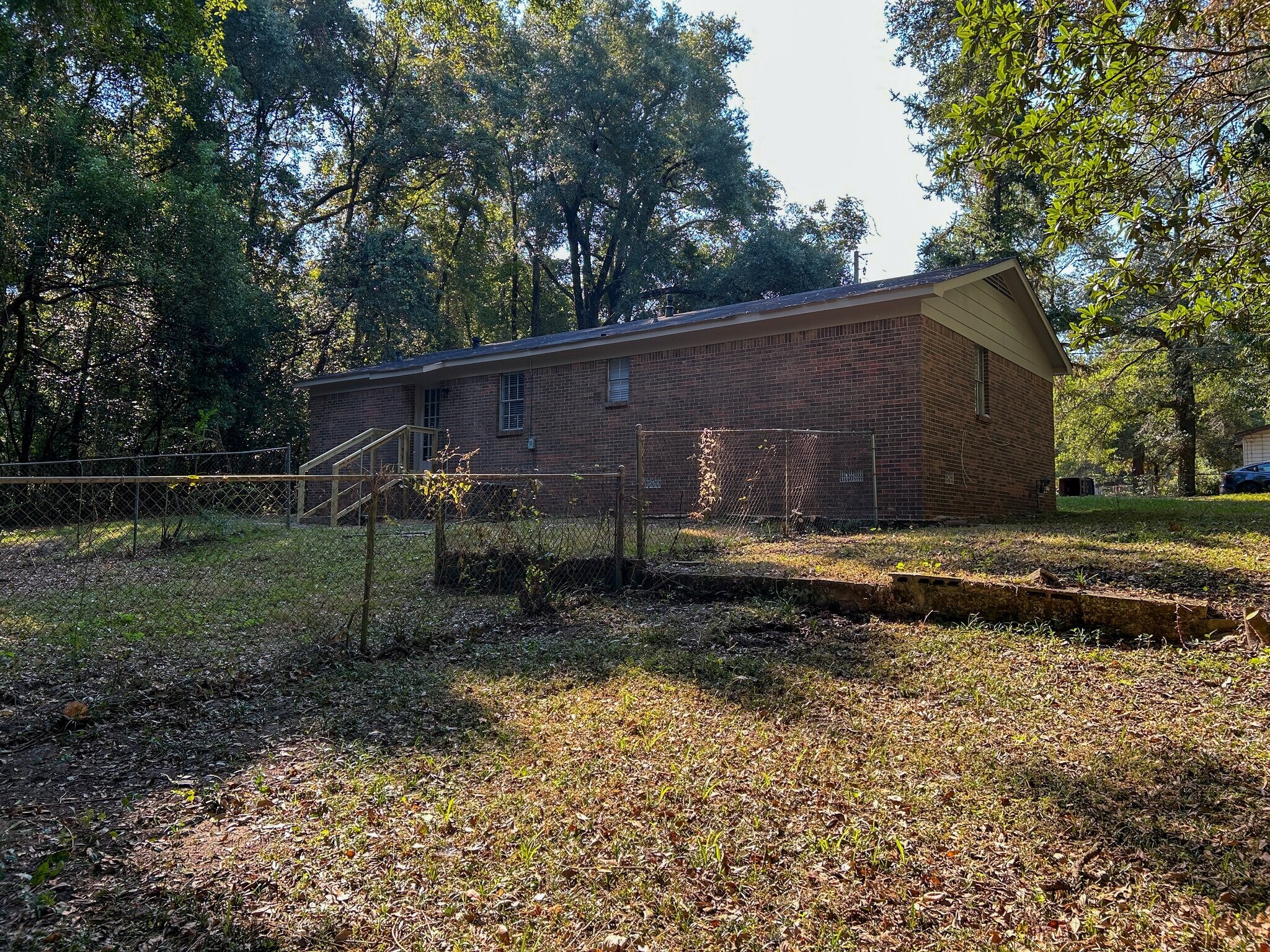 Building Photo - 1716 Northview Dr