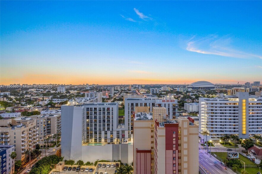 Building Photo - 10 SW South River Dr