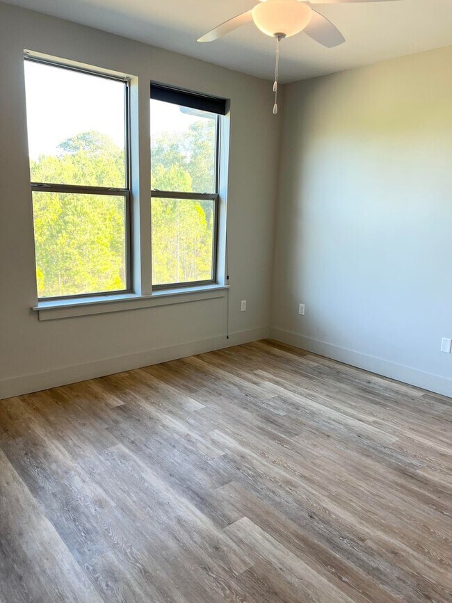 Building Photo - 2501 Bienville Blvd