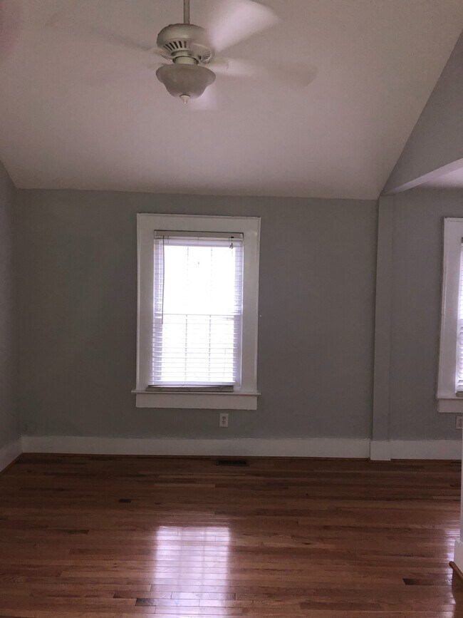 Building Photo - 3bd/2ba w/ Large Front Porch & Backyard in Grant Park!!