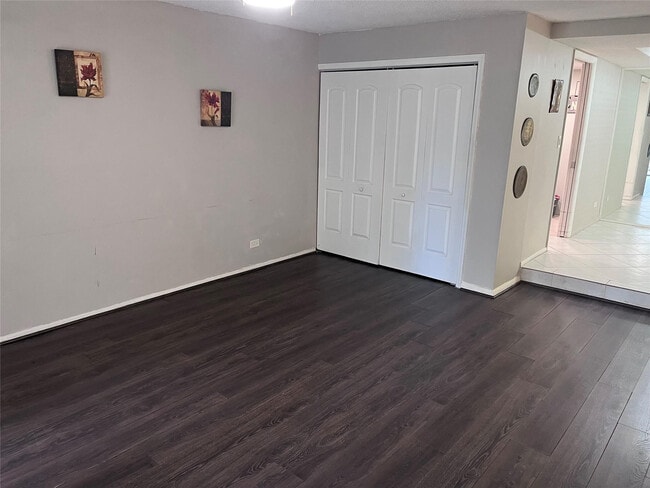 Building Photo - 3670 Inverrary Dr