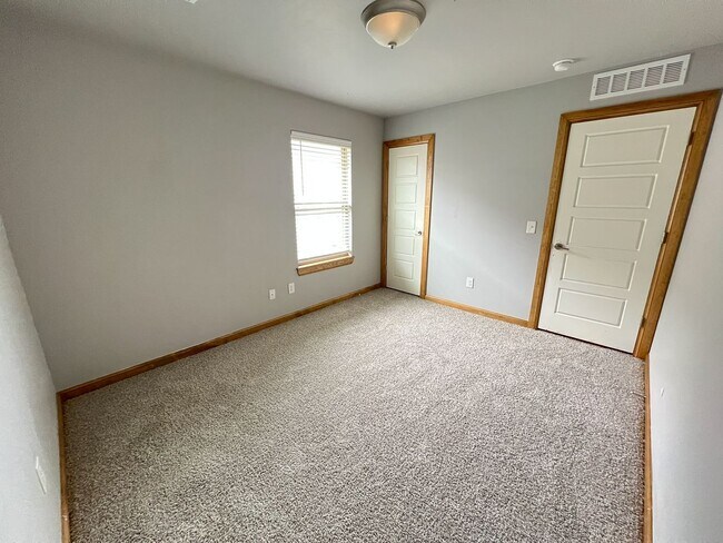 Building Photo - ?4 Bedroom Home plus Study Room! Yukon Sch...
