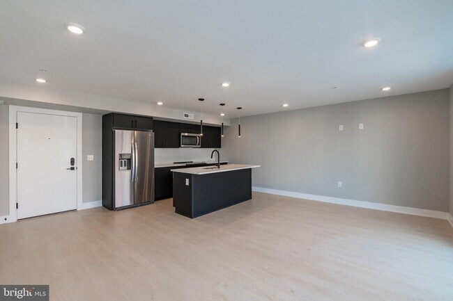 Building Photo - 6604 Ridge Ave
