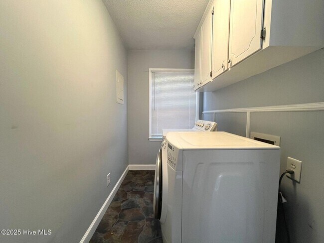 Building Photo - 105 Scuppernong Ct