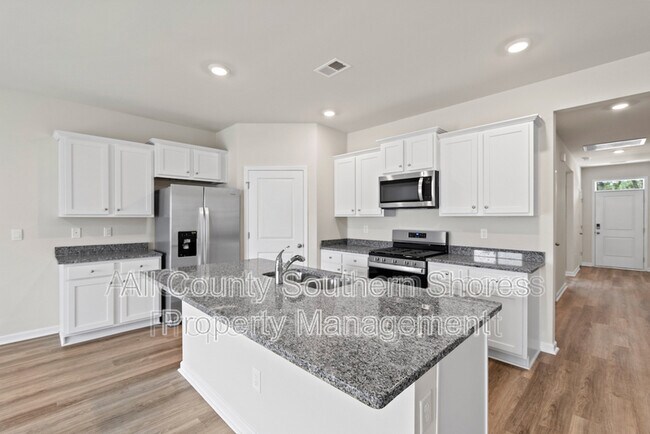 Building Photo - 215 Konik St