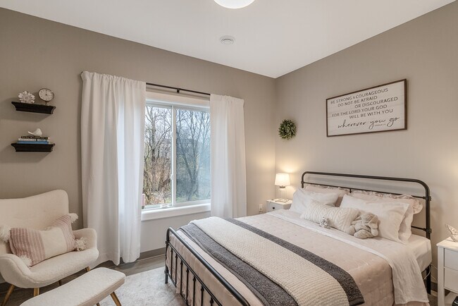 Building Photo - 1570 Stadium Ln