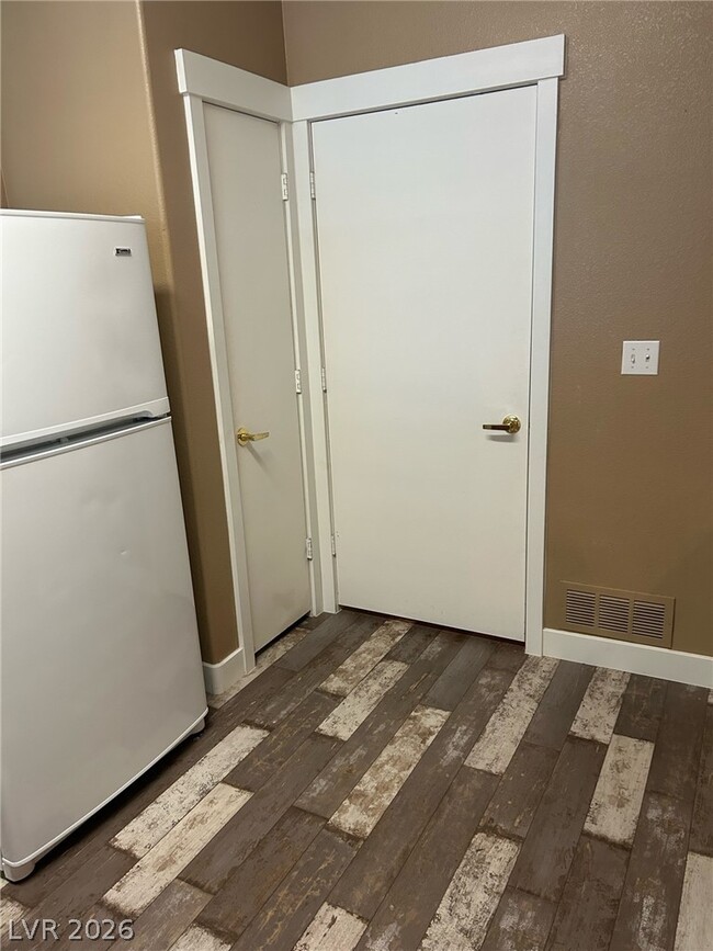 Building Photo - 7255 W Sunset Rd