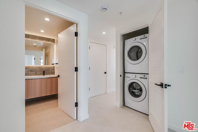 Building Photo - 1414 S Beverly Dr