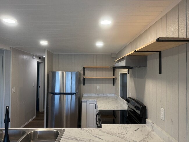 Building Photo - 1117 49th Ave Terrace W
