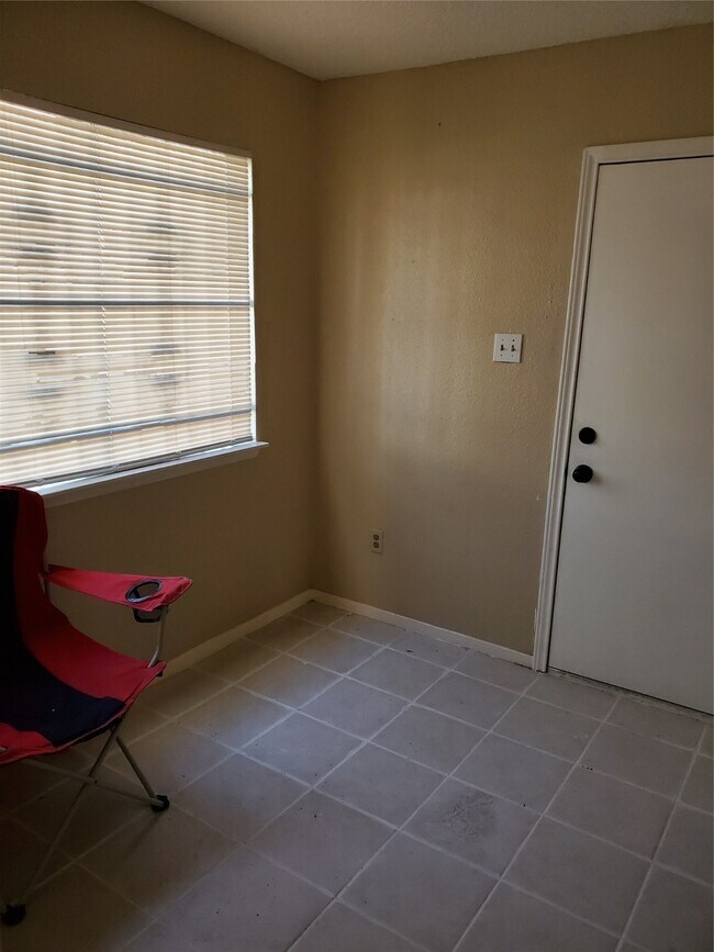 Building Photo - 6701 Sands Point Dr
