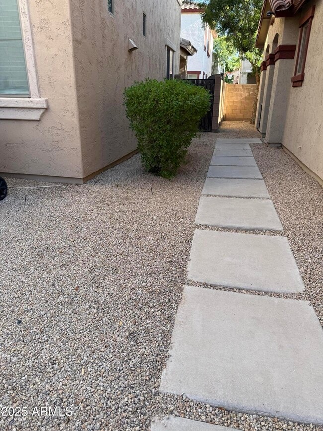 Building Photo - 848 S Colonial Dr