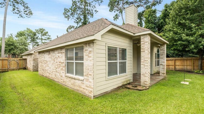 Building Photo - 12714 Lakeshore Dr