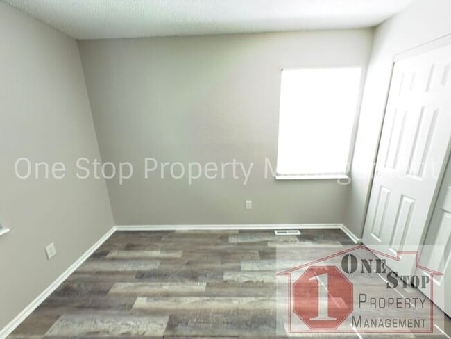 Building Photo - Beautiful 3 Bedroom 2 Bathroom Home in Blu...