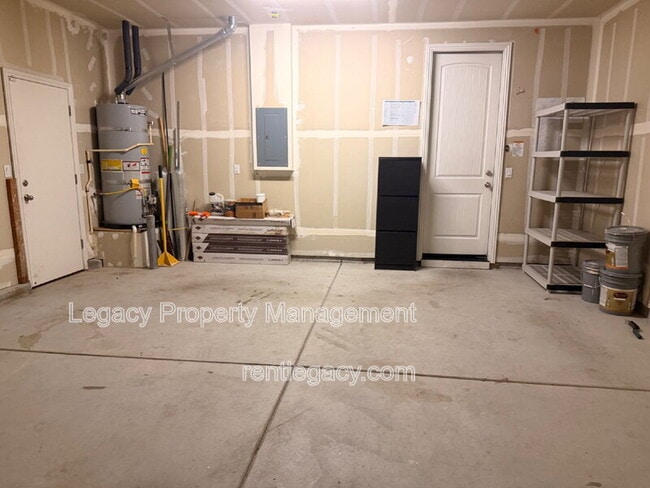 Building Photo - 3224 La Paz Dr