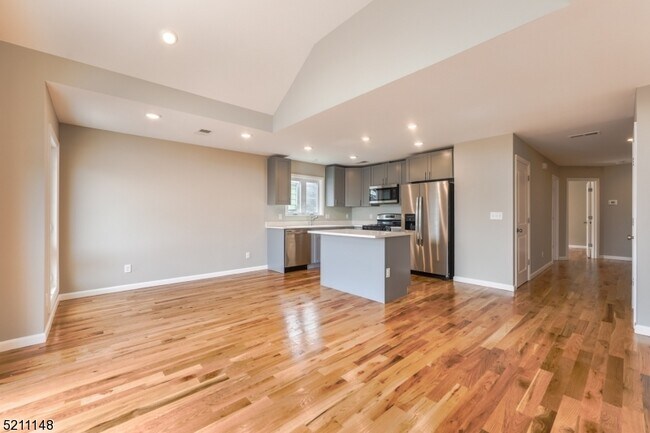 Building Photo - 255 Chadwick Ave