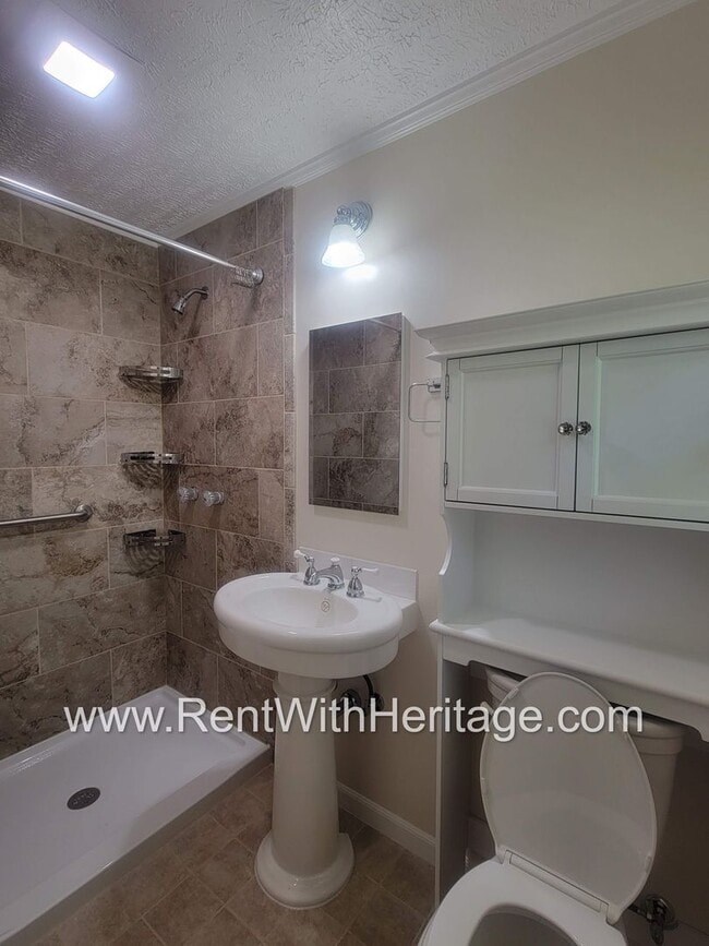 Building Photo - Gorgeous 3bd/2bath Brick Home/ Attention To Detail/ Upgrades Galore/ Great Location