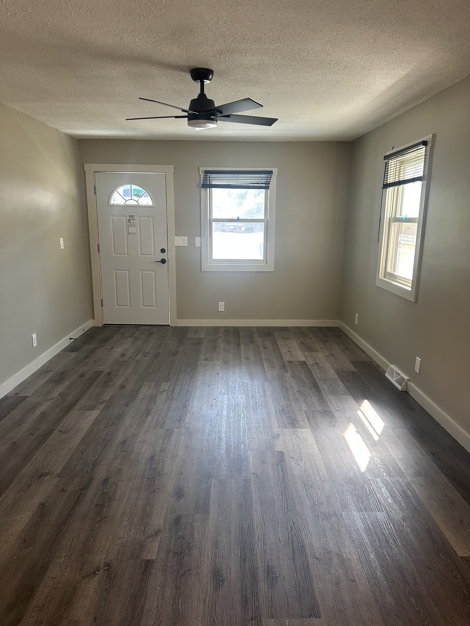 Living room - 1126 68th St