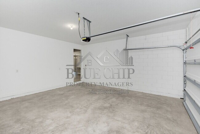 Building Photo - 1213 Pampus Dr