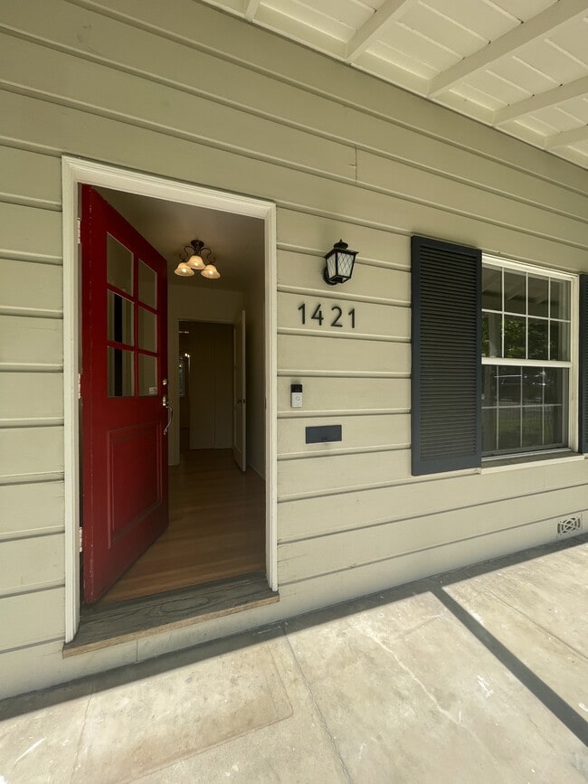 Building Photo - 1421 Birch Ave